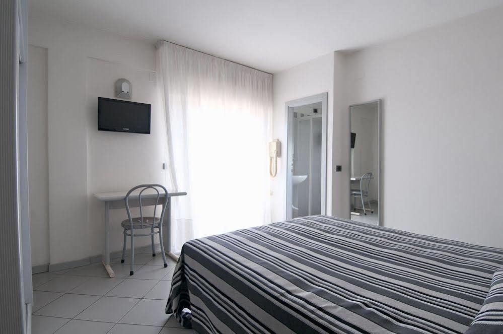 Hotel Aria Di Mare - Bed & Brunch In Centro A ริชโชเน ภายนอก รูปภาพ