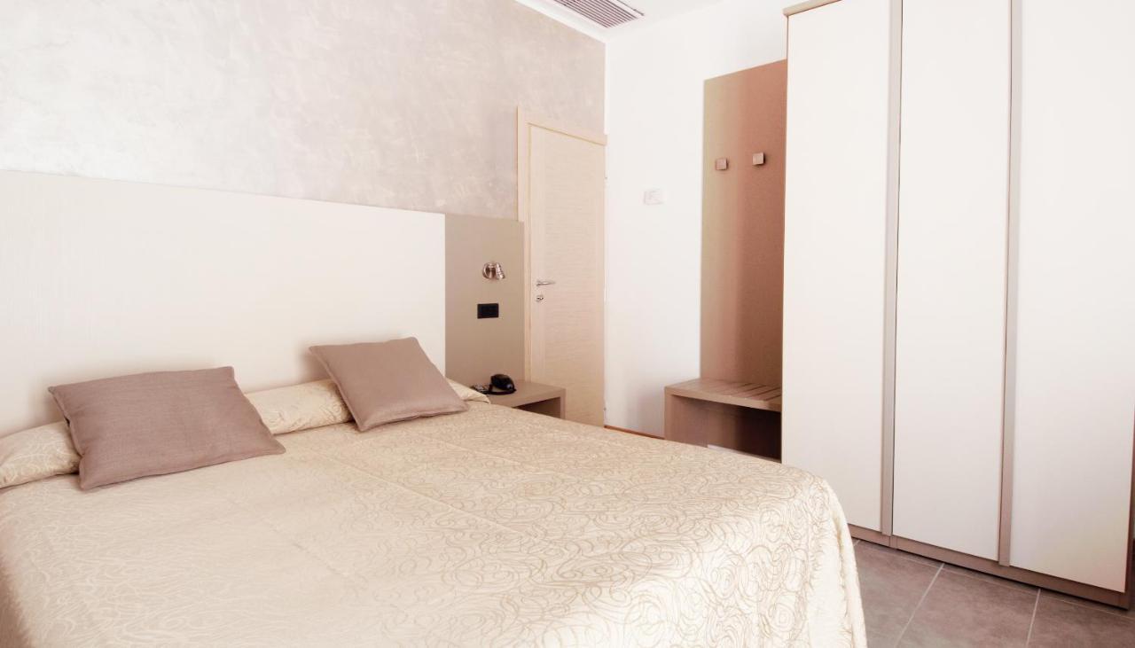 Hotel Aria Di Mare - Bed & Brunch In Centro A ริชโชเน ภายนอก รูปภาพ